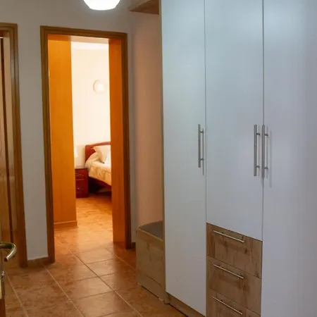 Castel Near Old Town & Castle, Easy Parking 아파트 *