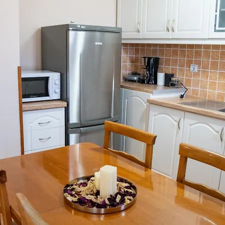 Castel Near Old Town & Castle, Easy Parking 아파트 *