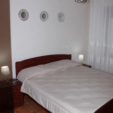 Castel Near Old Town & Castle, Easy Parking *