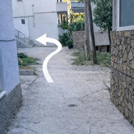 Castel Apartment Easy Parking Nearby