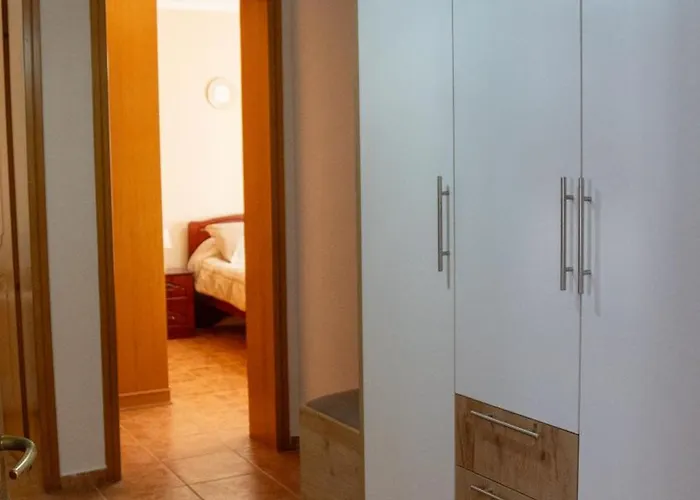 Castel Apartment Easy Parking Nearby 公寓 *