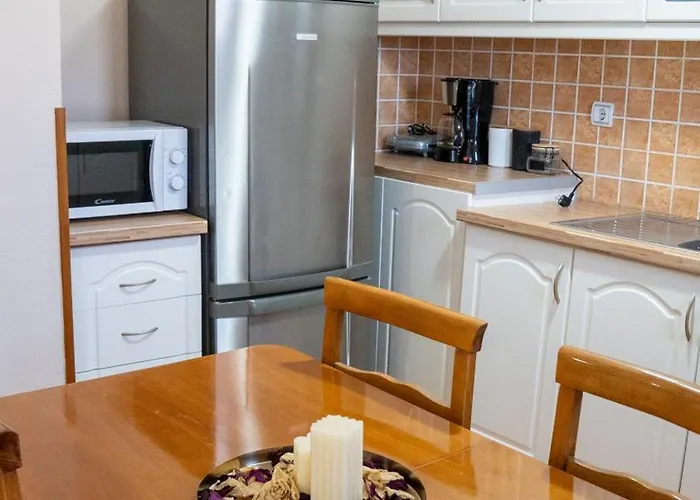 Castel Apartment Easy Parking Nearby 公寓 *