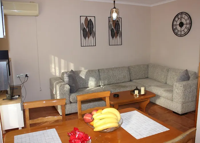 Castel Apartment Easy Parking Nearby 公寓