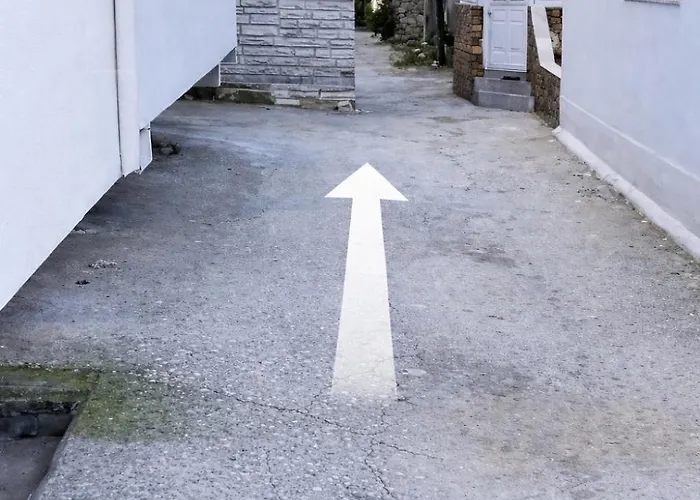 Castel Apartment Easy Parking Nearby 公寓