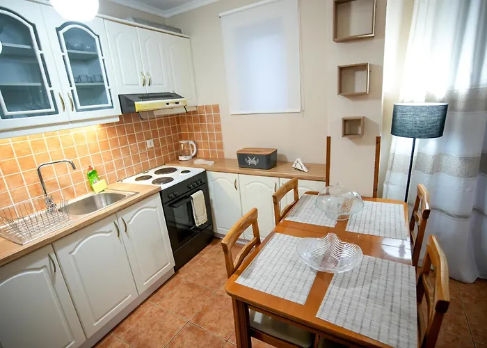 Apartment Castel Easy Parking Nearby