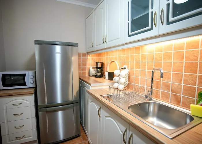 Castel Easy Parking Nearby Apartment *