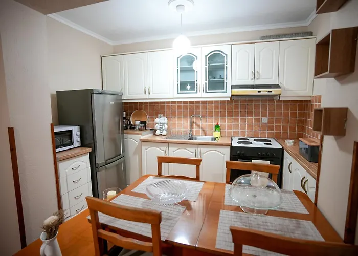 Castel Easy Parking Nearby